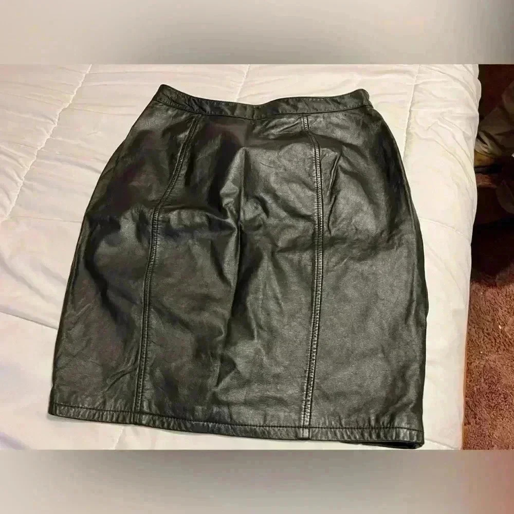 Sophisticated Black Leather Pencil Skirt